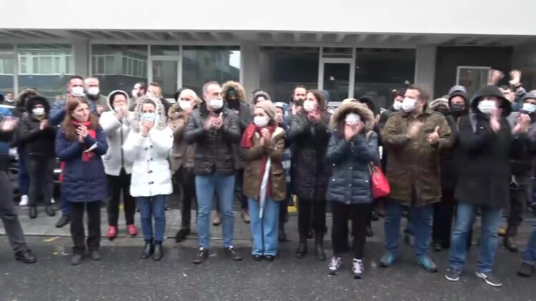 Digitürk çalışanlarından yüzde 17’lik maaş zammına alkışlı protesto