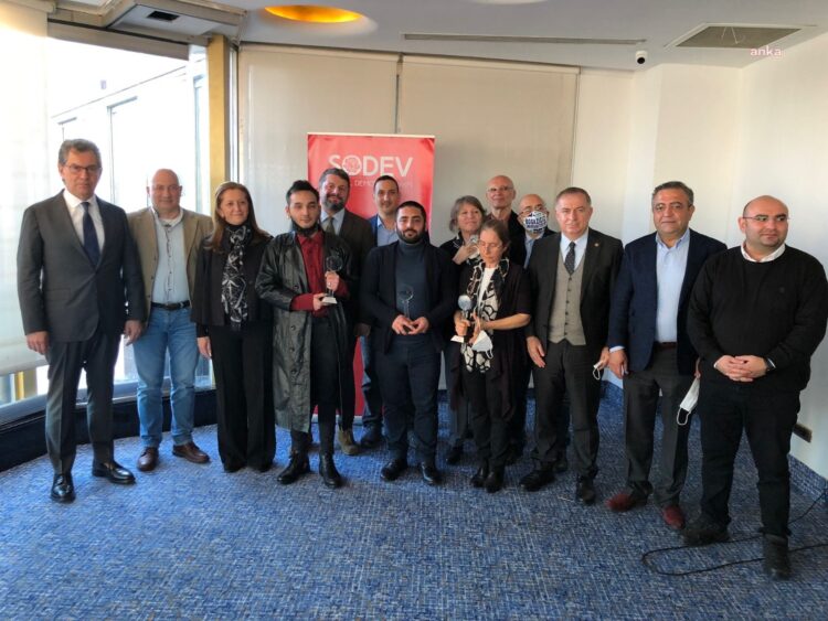 Boğaziçi direnişçilerine “İnsan Hakları, Demokrasi, Barış ve Dayanışma Ödülü”