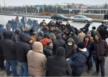 Elyaf İplik işçileri düşük zamma karşı iş bıraktı