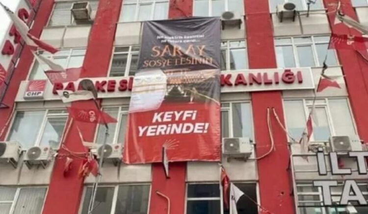 CHP’nin astığı afişler ‘Cumhurbaşkanına hakaret’ gerekçesiyle toplatıldı