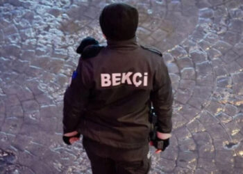 Bekçi şüphelendiği kişiyi vurdu