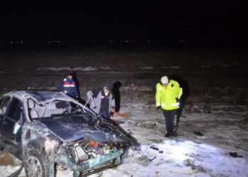 Otomobil takla attı: Baba öldü, eşi ve 3 çocuğu yaralı