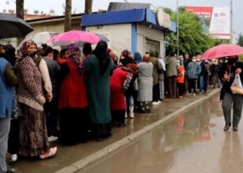 Yurttaş ekmeğinden de oldu: ‘Sıcak değil bayat ekmek alıyorum’