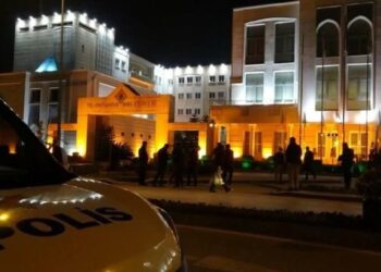 Belediye binasına silahlı saldırı! Polis alarma geçti