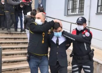 İşkenceciye takım elbise! Adliyeye sevk edildi