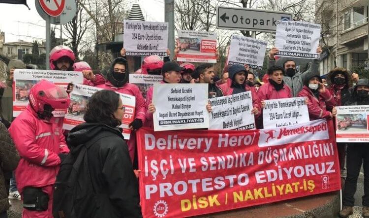 Yemeksepeti kuryeleri Alman Konsolosluğu önünde: ‘İşçiler hak ettiğini istiyor’