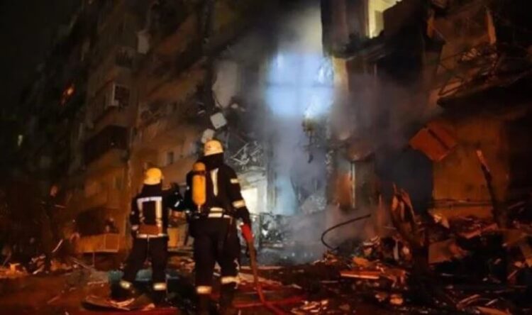 Kiev’de konutlara roket düştü, siviller yaralandı