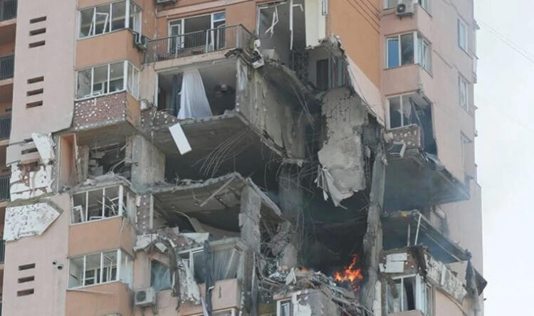Büyük yıkım: Ruslar, apartmanları ve gökdelenleri vuruyor