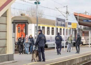 Polonya-Ukrayna sınırı çocuklu aileler haricinde sivillere kapatıldı