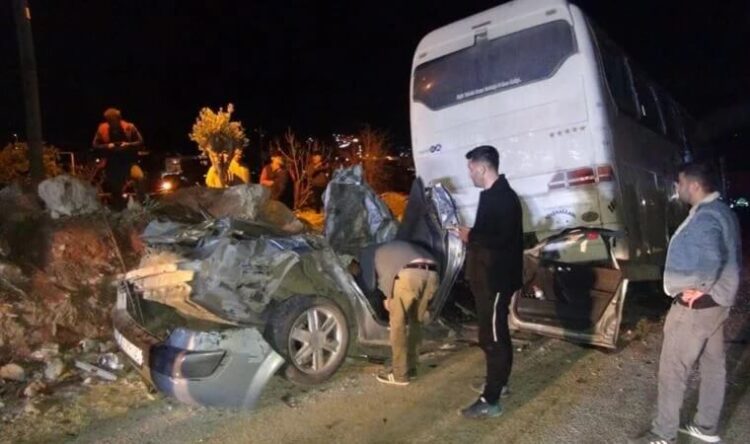 İşçileri taşıyan otobüs kaza yaptı: Ölü ve yaralılar var