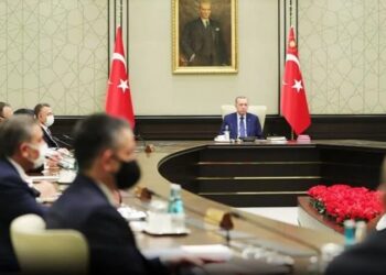 Kabine toplanıyor: Gündemde savaş ve elektrik indirimi var