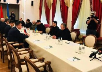 Ukrayna – Rusya görüşmesi başladı