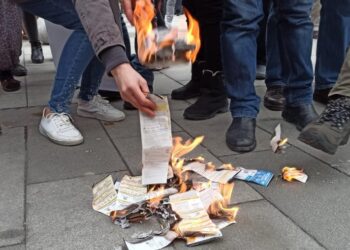 HKP, zamları fatura yakarak protesto etti