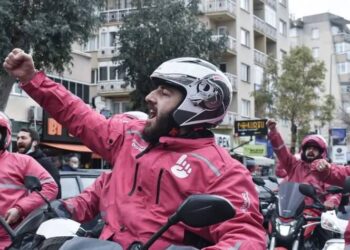 Kuryelerin zam ve sendika eylemi üçüncü gününde