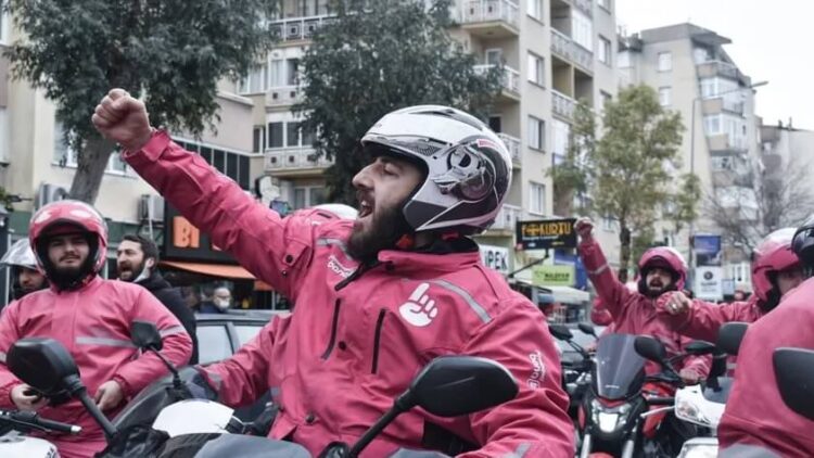 Kuryelerin zam ve sendika eylemi üçüncü gününde