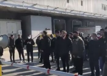 Karınca Lojistik işçileri ek zam ve sendika hakkı için iş durdurdu