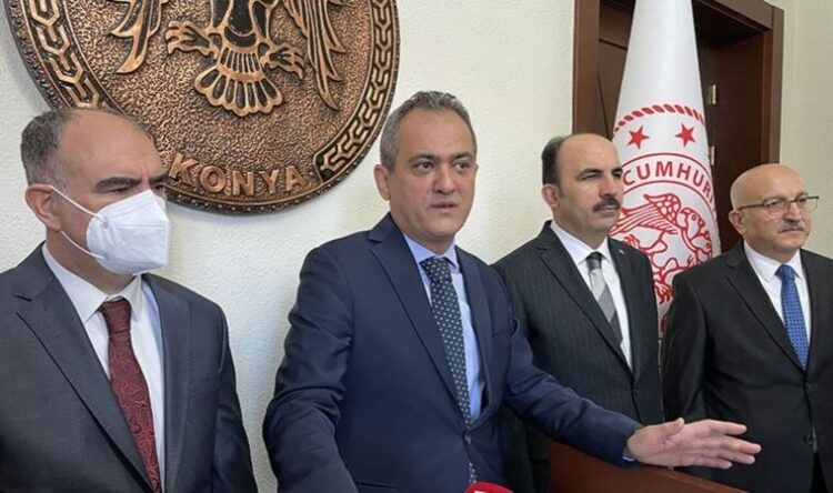 Bakan Özer açıkladı: Yüz yüze eğitim devam edecek mi?