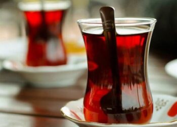 Faturaya kızdı, elektrik şirketi çalışanlarına çayı 5 TL yaptı