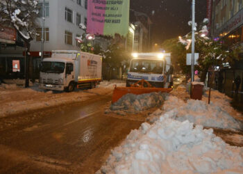 Ispartalılar tepkili: Elektrik kesintisi sürüyor, evdeki hastalar sorun yaşıyor