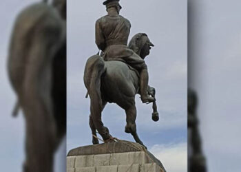 Atatürk Anıtı’na saldırı!