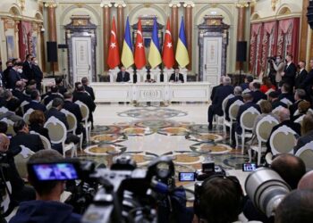 Cumhurbaşkanı Erdoğan ve Ukrayna Devlet Başkanı Zelenskiy’den ortak basın toplantısı