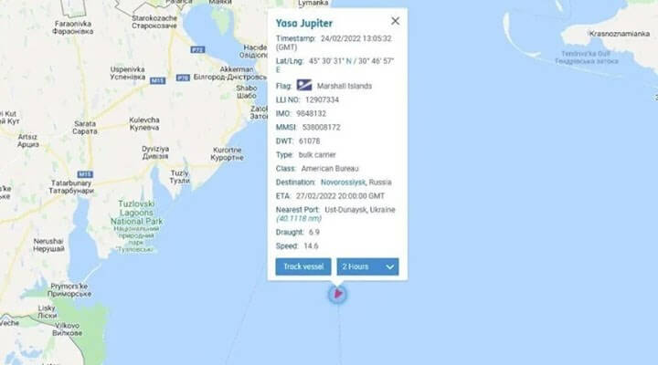 Türk gemisine bomba isabet etti