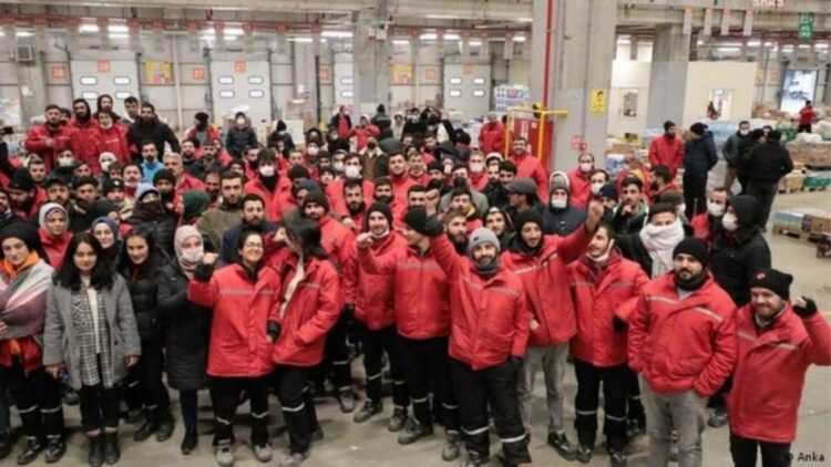 Direnen Migros işçileri kazandı