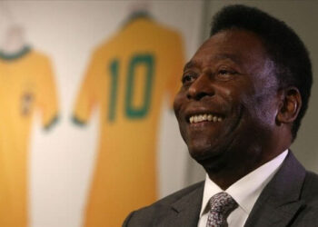 Pele, kanser tedavisi için yeniden hastaneye yattı