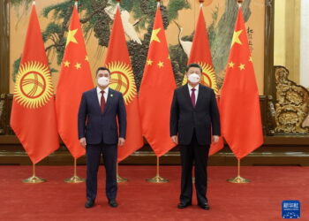 Xi Jinping, Kırgızistan Cumhurbaşkanı Caparov ile görüştü