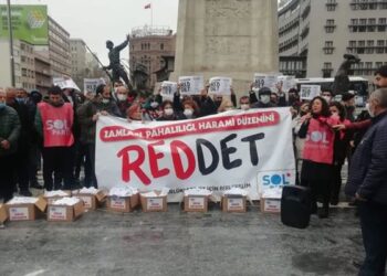 SOL Parti, zamlara karşı topladığı imzalarla Danıştay’a başvurdu