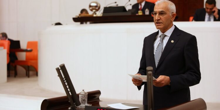 Yüksel Mansur Kılınç: “900 bin motokurye yaşam savaşı veriyor”