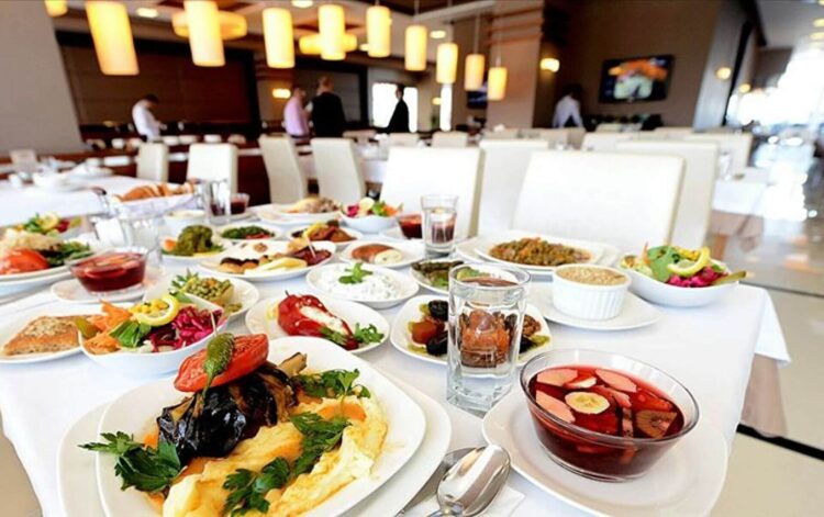 5 yıldızlı otelde iftarın maliyeti, asgari ücretlinin maaşını geçiyor