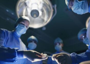 İki başlı ve üç kollu olarak doğan bebek herkesi şaşkına çevirdi