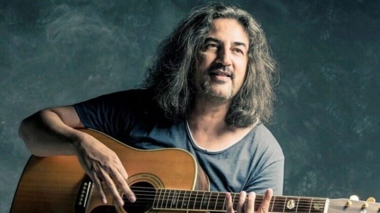 Şarkıcı Çelik siyasete girdi: İşte katıldığı parti!