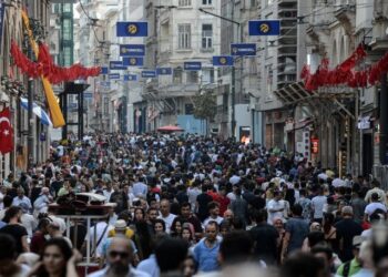 Yoksulluğun resmi verisi: 11 milyon kişi karnını gıda yardımlarıyla doyurabildi