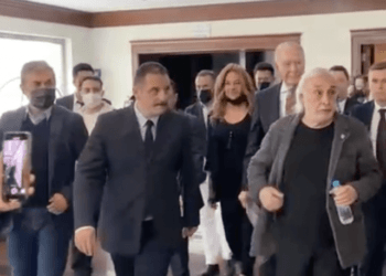 Adaylığını açıklamıştı: Uğur Dündar salona Müjdat Gezen ve Aykut Kocaman ile girdi
