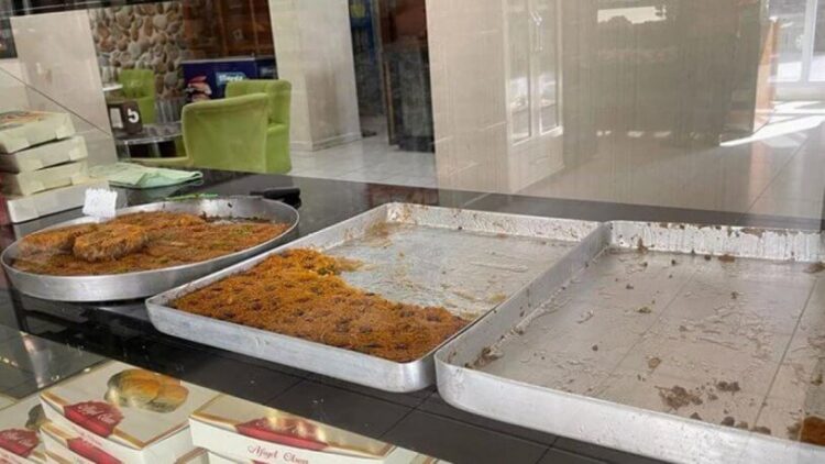 Bayat ekmekten sonra şimdi de bayat tatlı satışı başladı