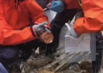 Çinli yetkili: Bulunan kara kutunun kokpit ses kayıt cihazı olduğuna inanılıyor