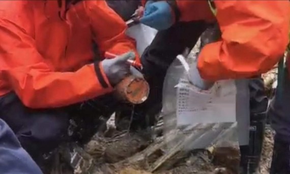 Çinli yetkili: Bulunan kara kutunun kokpit ses kayıt cihazı olduğuna inanılıyor