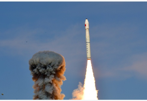 Çin uzaya üç uydu fırlattı