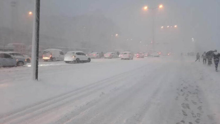 Kar başladı: Meteoroloji’den İstanbul’a uyarı