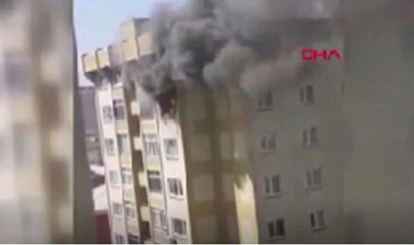 Küçükçekmece’de 12 katlı binada yangın