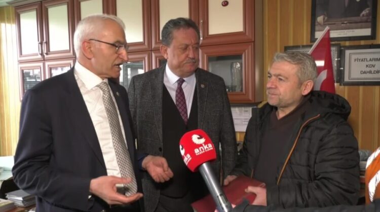 Traktör parçası satan esnaf borç defterini gösterdi: “15 senedir yükseliyor…”