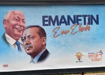 AK Parti’nin Erbakanlı afişine Saadet Partisi’nden tepki