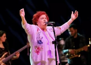 Selda Bağcan’dan sahne kıyafeti eleştirisi: Korkunç buluyorum, biz nasıl bu günlere geldik?