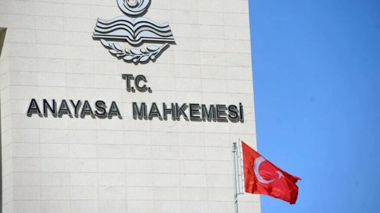Memurların siyasi parti üyesi olmalarına ilişkin kritik karar
