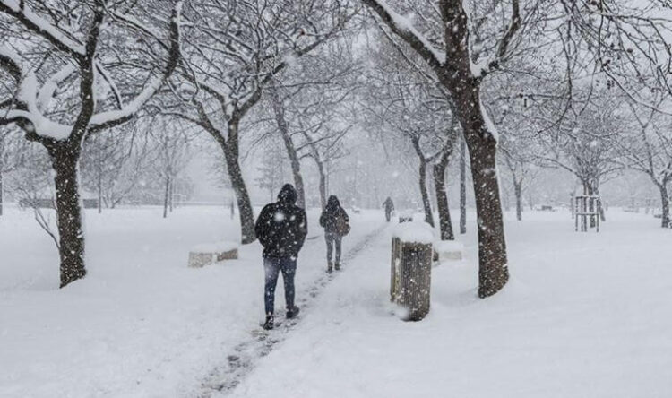 Yerlikaya kuvvetli kar yağışı için saat verdi: ‘Zorunlu olmadıkça trafiğe çıkmayalım!’