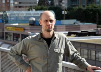 Kanadalı Yazar toplantıyı bastı: “Savaşı kışkırtmayı bırakın! NATO’ya hayır!”