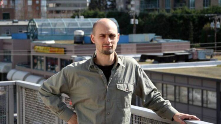 Kanadalı Yazar toplantıyı bastı: “Savaşı kışkırtmayı bırakın! NATO’ya hayır!”