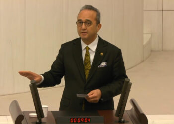 CHP’li Tezcan: En kıdemli hakimin yerine tombaladan çıkan hakimi koymaya çalışıyorsunuz